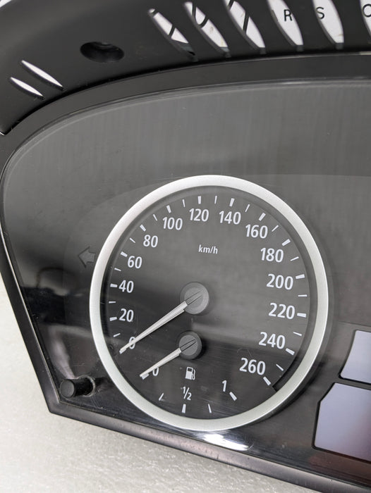 BMW E61 530xi Instrument Gauge Cluster Speedometer Tachometer Km/h Petrol 6974572 *Damaged*