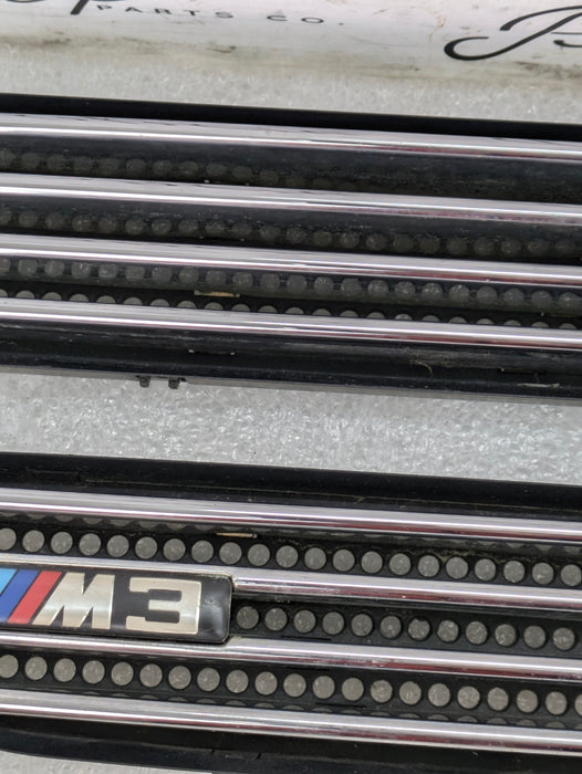 BMW E46 M3 Fender Grille Vent Set Pair Left/Right 2694608/2694607