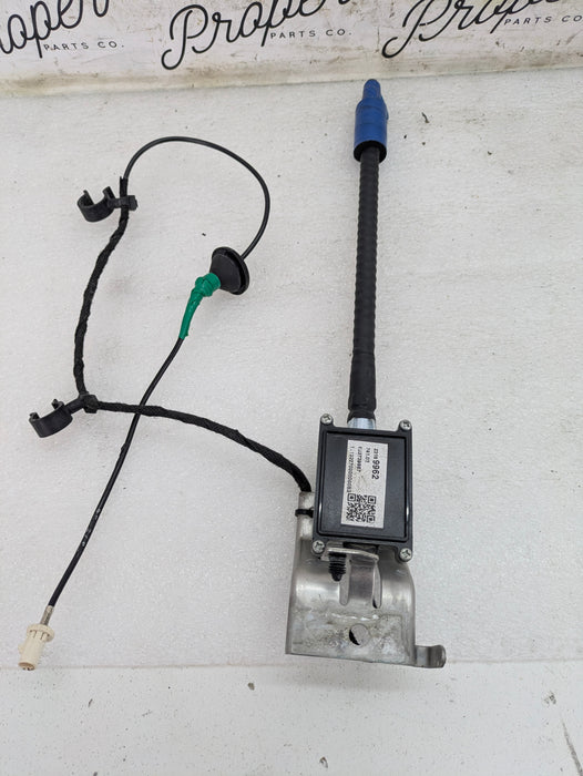 Chevrolet C7 Corvette Stingray Z51 Right/Passenger Side Radio Antenna Module Amplifier 23169962