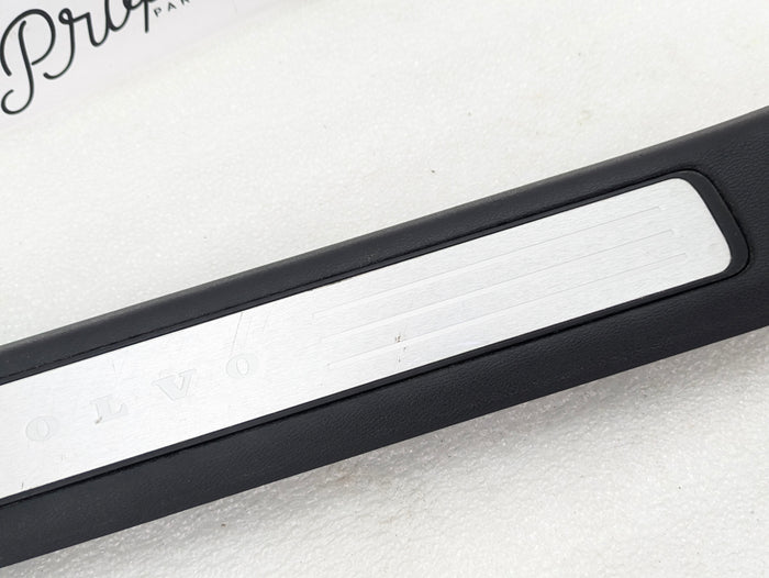 2021 Volvo V60 T6 R-Design Front Right Door Sill Trim 31468387