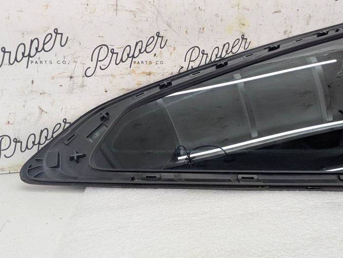 BMW G22 E82 430ix M440ix M4 Right/Passenger Side Rear Quarter Window Glass 7482714/7482712 *DAMAGED*