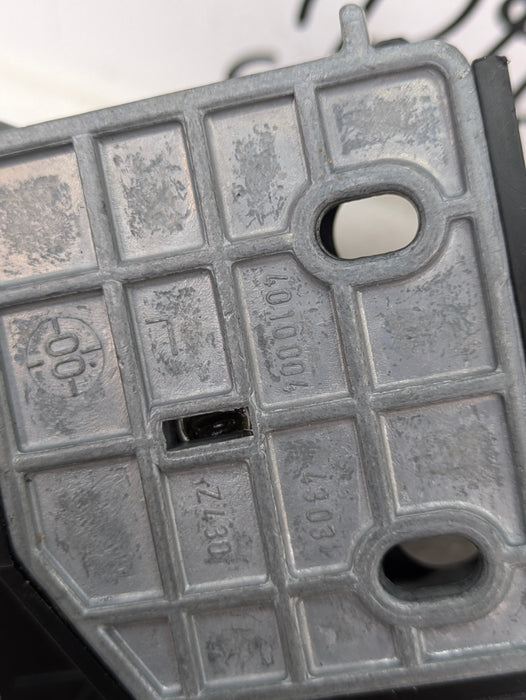 BMW E46 330i 325i 323i Wagon/Touring Rear Roll Blind Sight Protection Cover Mounting Support Brackets Set 7026710/7026709