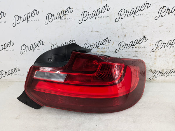 BMW F22 F23 228xi M235xi 230xi M240xi F87 M2 Pre-LCI Right/Passenger Side Tail Light Assembly 7295428