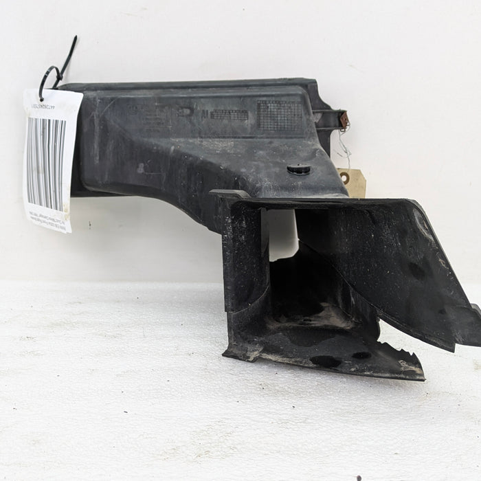 BMW E90 E91 335xi M Sport Front Right Brake Oil Cooler Air Duct 7891384 *Damage*