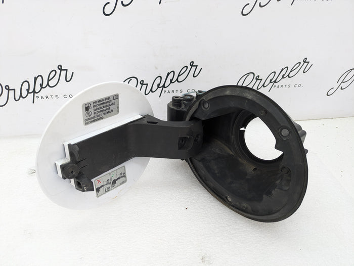 Chevrolet C7 Corvette Stingray Fuel Gas Filler Door Flap & Housing Arctic White (G8G) 84195316