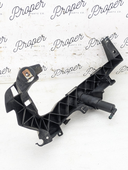 BMW E90 E91 335xi 335d 328xi 323i LCI Left/Driver Side Headlight Mounting Bracket 7138401