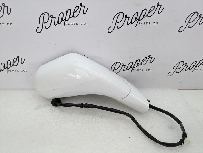 Chevrolet C7 Corvette Stingray Right/Passenger Side View Mirror Assembly Arctic White (G8G) 22939304 *DAMAGED*