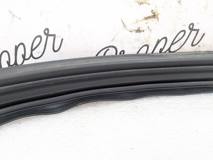 Chevrolet C7 Corvette Stingray Z51 Coupe Targa Roof Top Rear Weatherstrip Rubber Gasket Seal 20984879