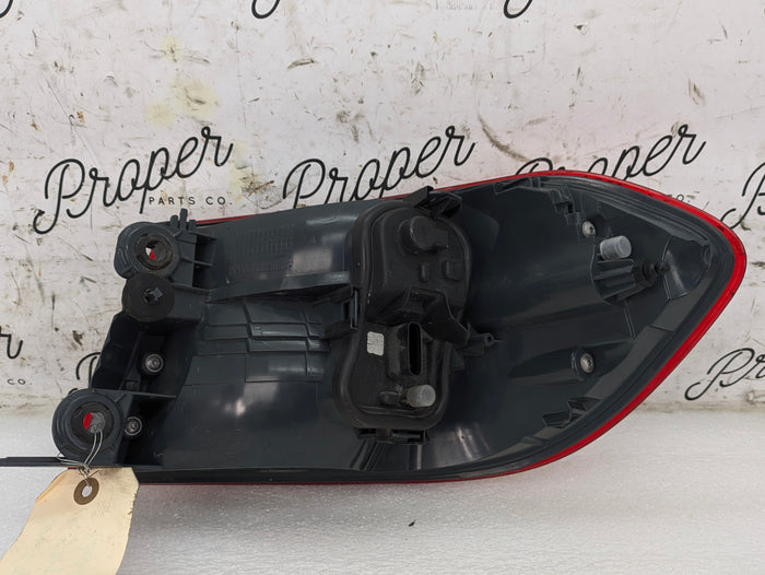 BMW F32 F36 F33 435xi 428xi 440xi 430xi Pre-LCI Right/Passenger Side Outer Tail Light 7296099 *DAMAGED*