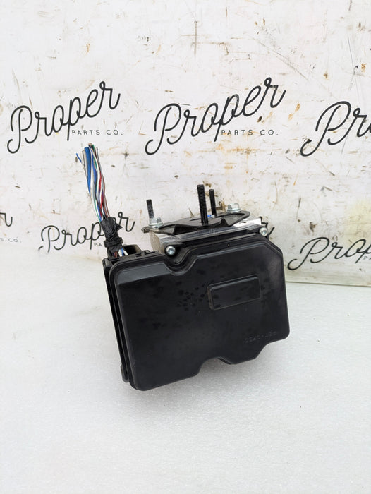 Toyota GZEA14 GR Corolla ABS Anti-Lock Brake Hydraulic Pump Control Module 44540-12C40
