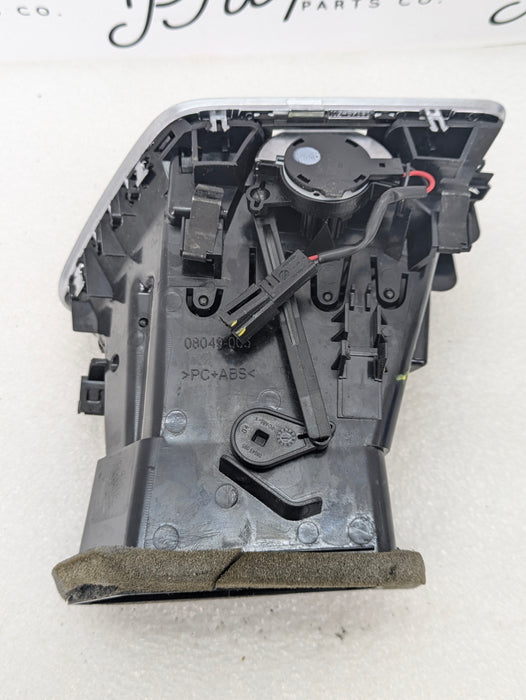 2016-2018 Audi 8U Q3 Front Right Dash Vent Heater A/C Grille 8U1820902