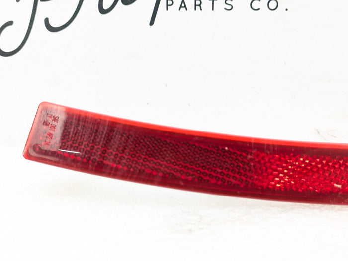 Chevrolet C7 Corvette Stingray Left/Driver Side Rear Side Marker Signal Light Reflector 23210929 *DAMAGED*