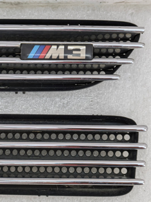 BMW E46 M3 Fender Grille Vent Set Pair Left/Right 2694608/2694607
