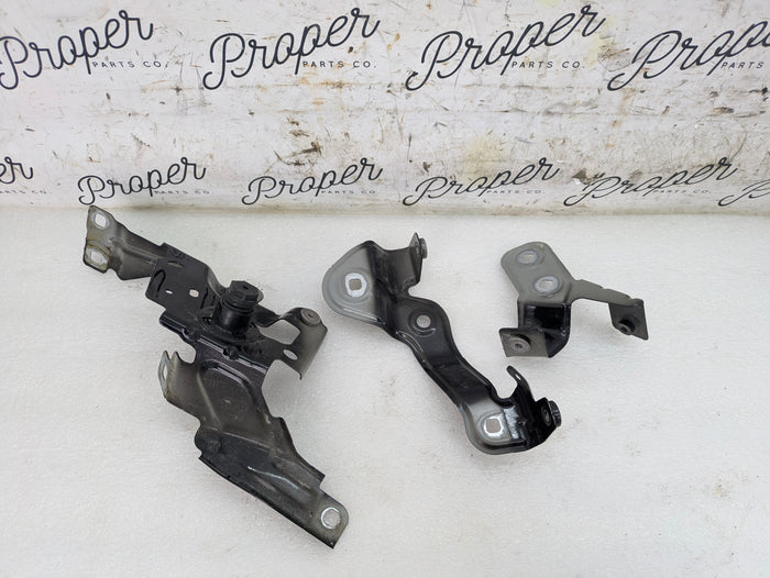 BMW G22 G23 430ix M440ix Front Right/Passenger Side Fender Mounting Bracket Set Black Sapphire Metallic (475) 7486804/7586802/7486806