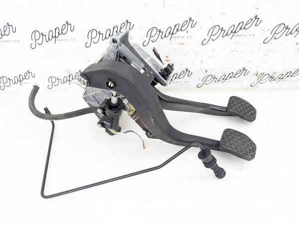 BMW E92 E93 E90 E91 335xi 330xi 328xi 325xi 323i Manual Transmission Clutch & Brake Pedal Assembly/Clutch Line 6761310/6779377/9231129
