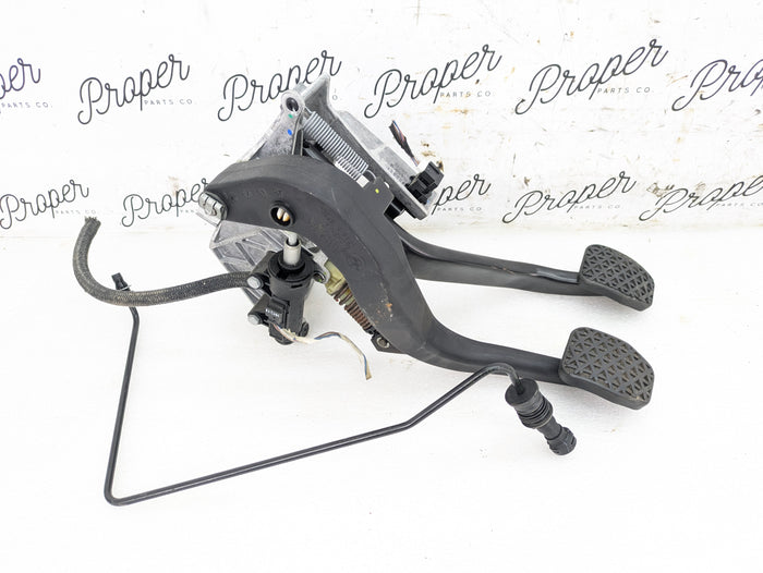BMW E92 E93 E90 E91 335xi 330xi 328xi 325xi 323i Manual Transmission Clutch & Brake Pedal Assembly/Clutch Line 6761310/6779377/9231129