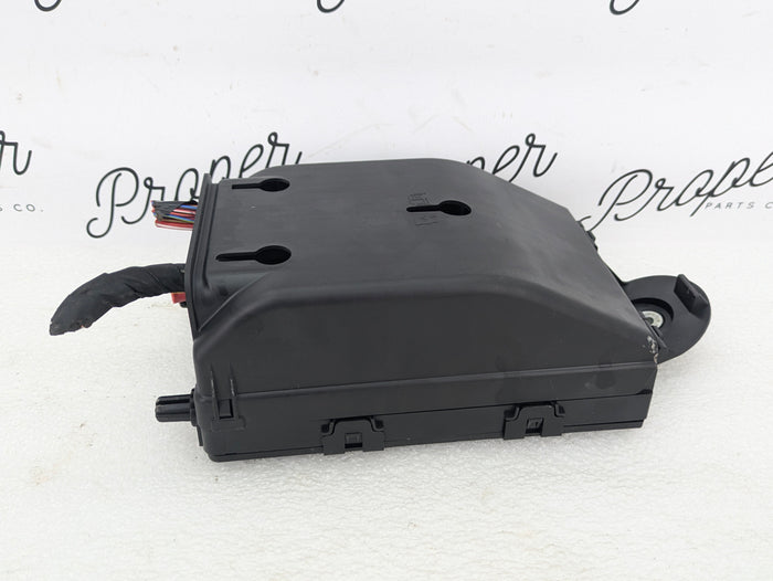 2021 Volvo V60 T6 R-Design Interior Cabin Fuse Relay Box Block Module 32142591