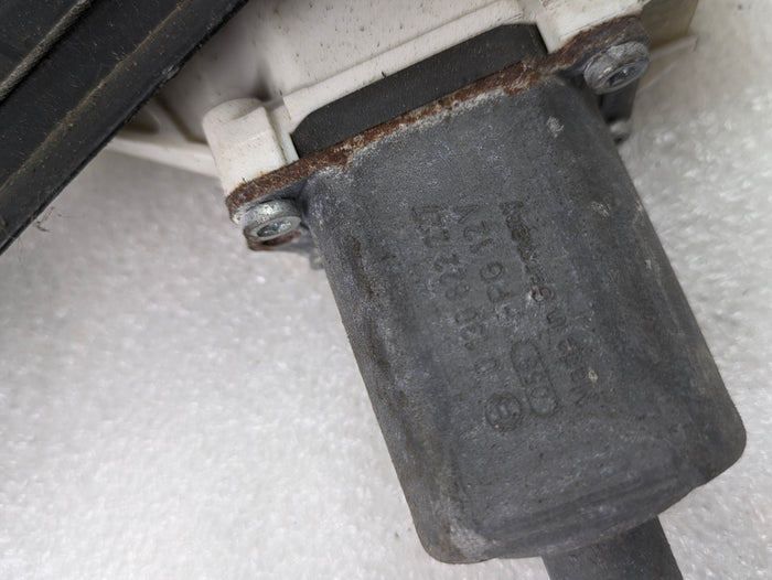 BMW E90 E91 M3 335i 330i 328i 325i 323i Right/Passenger Side Front Window Regulator W/Motor 7140588/6927028