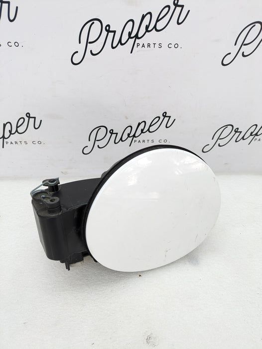 Chevrolet C7 Corvette Stingray Fuel Gas Filler Door Flap & Housing Arctic White (G8G) 84195316