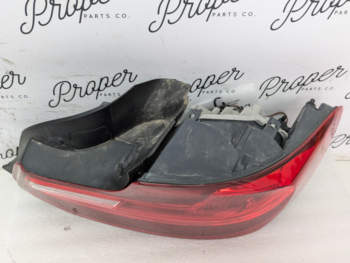 BMW F22 F23 228xi 230xi M235xi M240xi F87 M2 Pre-LCI Right/Passenger Side Tail Light Assembly 7295428