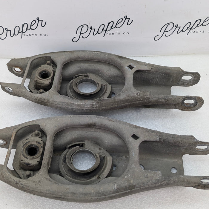 BMW E82 E88 135i 128i Rear Right/Left Lower Control Arm Spring Perch 33326772899