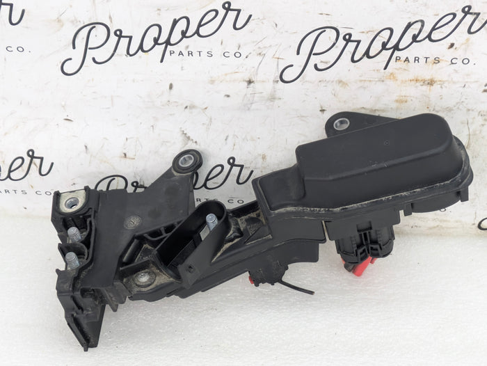 BMW G22 G23 G20 G26 430ix 330ix 330ex Engine Bay Power Distribution Junction Box Panel 6842531/9362854