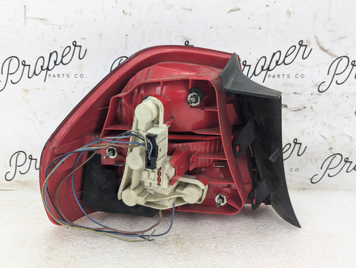 BMW E90 M3 335i 330i 328i 325i 323i Pre-LCI Right/Passenger Side Rear Outer Tail Light 7161956