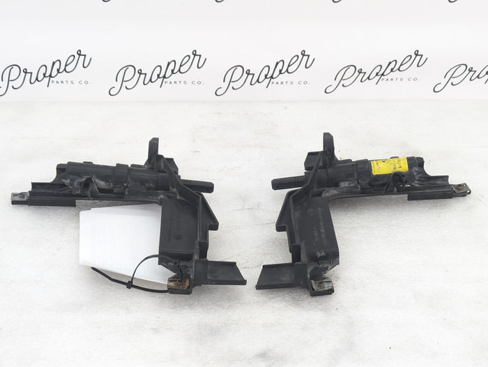E46 M3 330ci 328ci 325ci 323ci 320i Headlight Bracket & Washer Sprayers Set Left Right 1301073017/1301073018