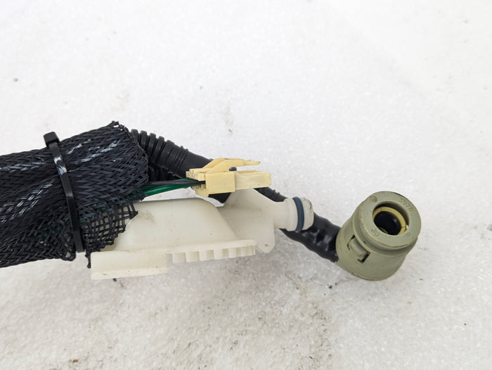 BMW E60 E61 M5/E63 E64 M6 Fuel Pump W/Level Sensor Right 6764141/16117373524 *DAMAGED*