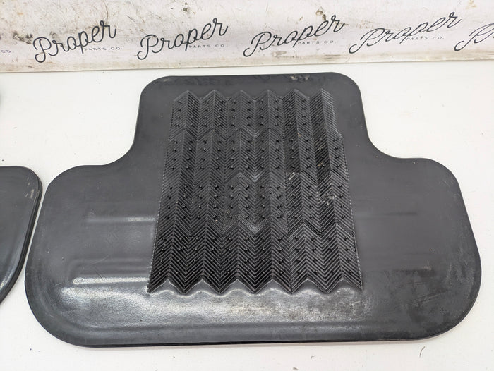 2015 Chevrolet 5th Gen Camaro 2SS Rubber/Winter Floor Mats Set 22766717 *DAMAGED*