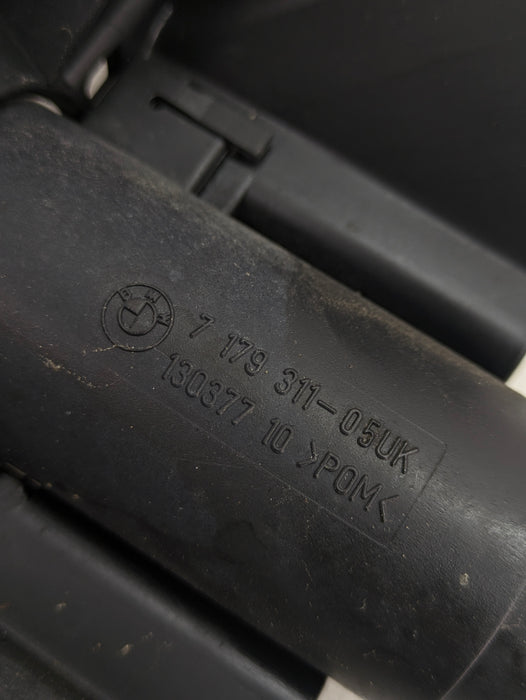 BMW E90 E91 335xi 335d 328xi 323i LCI Right/Passenger Side Headlight Bracket Mount 7138402