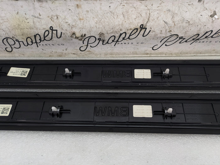 BMW G22 430ix 440ix M Sport Left/Right Driver/Passenger Door Sill Trim Set Pair 8077315 *DAMAGED*