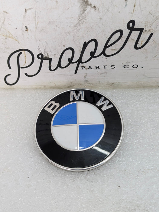 BMW G20 330ix M340ix 330ex Rear Trunk Lid Emblem Badge Roundel 7463715 *DAMAGED*