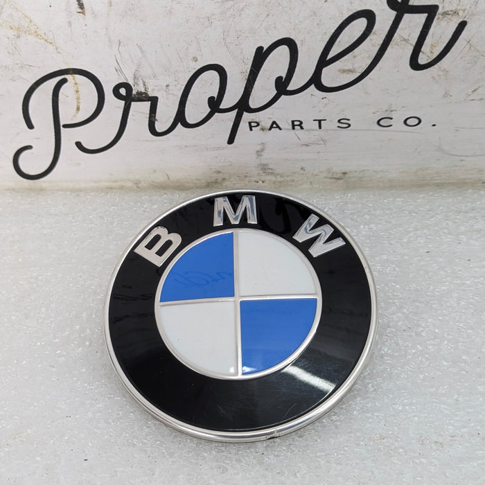 BMW G20 330ix M340ix 330ex Rear Trunk Lid Emblem Badge Roundel 7463715 *DAMAGED*
