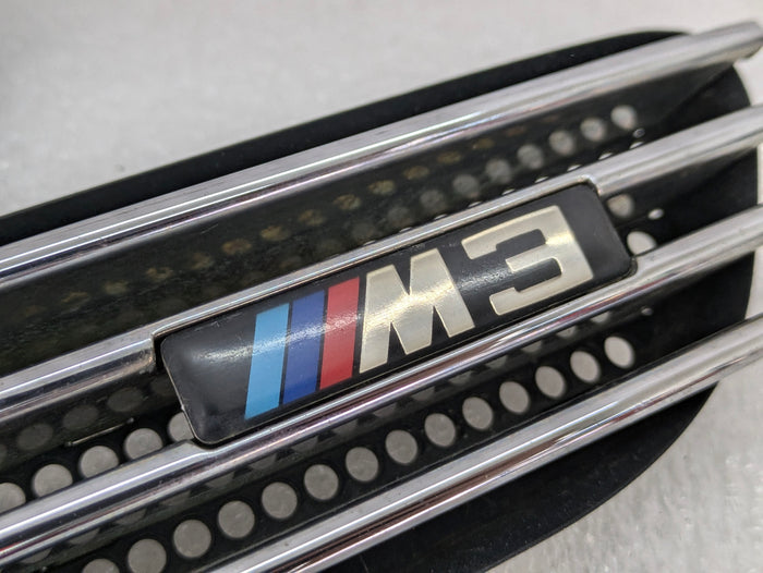BMW E46 M3 Fender Grille Vent Set Pair Left/Right 2694608/2694607