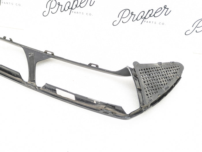 Chevrolet C7 Corvette Stingray Rear Right/Passenger Side Tail Light Surround Trim 23406885 *NOTE*