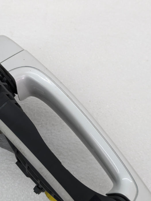 BMW F22 F23 228xi M235xi 230xi M240xi Right/Passenger Side Door Handle & Carrier Bracket Mineral White (A96)