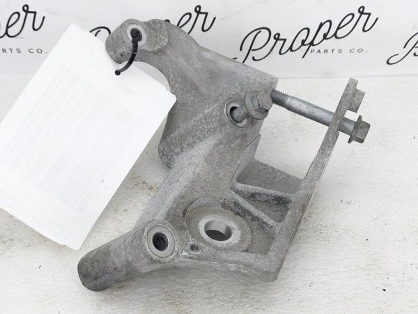 2021 Volvo V60 T6 R-Design Right/Passenger Side Engine Motor Mount Support Bracket 31430470
