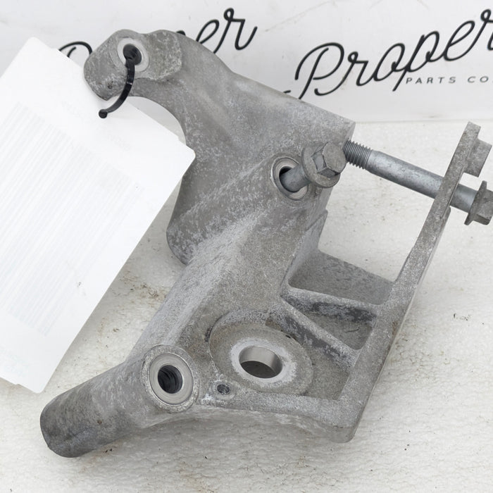 2021 Volvo V60 T6 R-Design Right/Passenger Side Engine Motor Mount Support Bracket 31430470