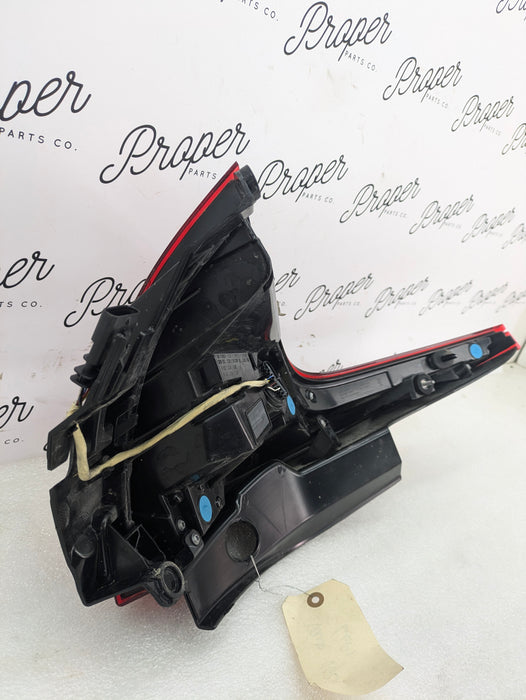 2021 Volvo V60 T6 R-Design Rear Right/Passenger Side Outer Tail Light 32291361