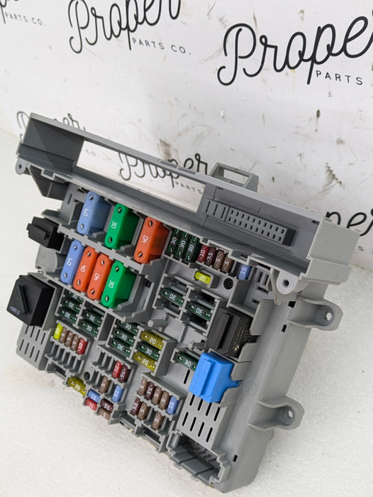 BMW E90 E91 E92 E93 3 Series Front Power Distribution Fuse Box 6906622