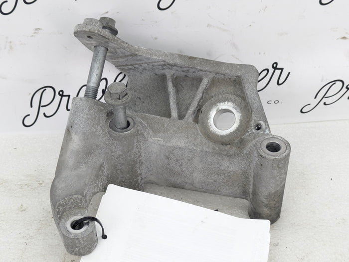 2021 Volvo V60 T6 R-Design Right/Passenger Side Engine Motor Mount Support Bracket 31430470