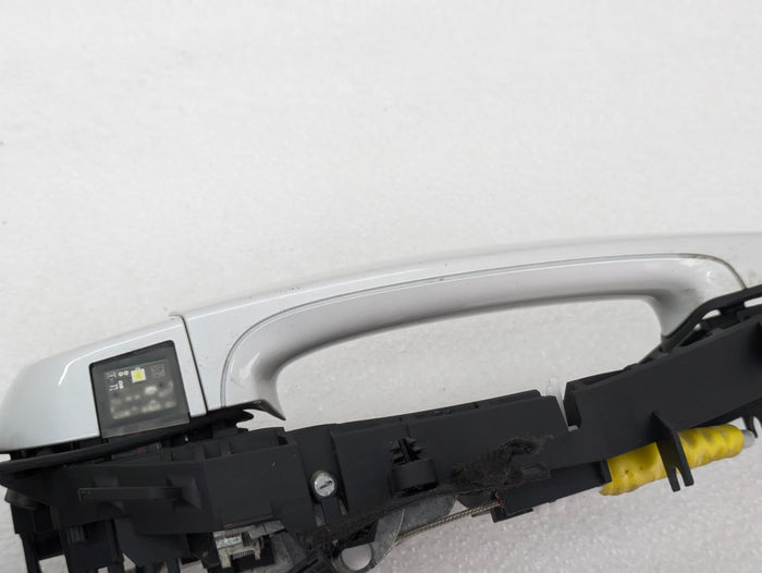 BMW F22 F23 228xi M235xi 230xi M240xi Left/Driver Side Door Handle & Carrier Bracket Mineral White (A96)