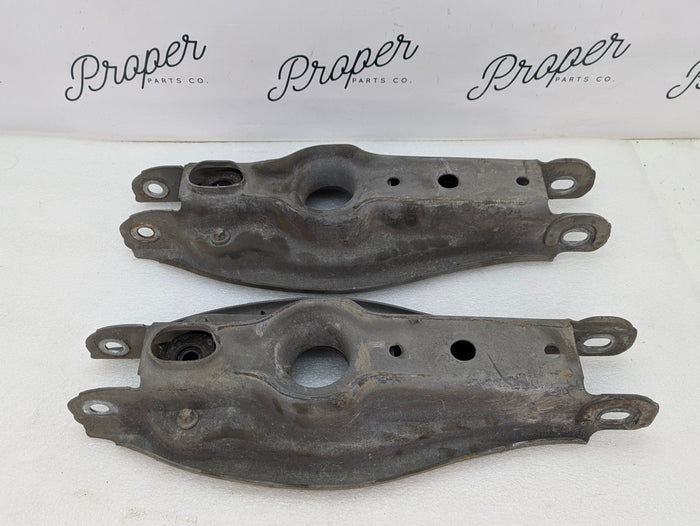 BMW E82 E88 135i 128i Rear Right/Left Lower Control Arm Spring Perch 33326772899