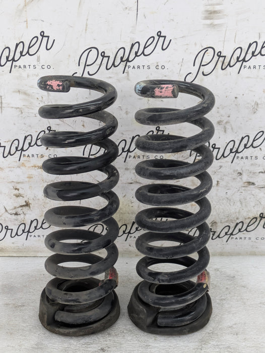 2018 Chevrolet 6th Gen Camaro 2SS Rear Left & Right Coil Spring Set Pair 84010830/23421478