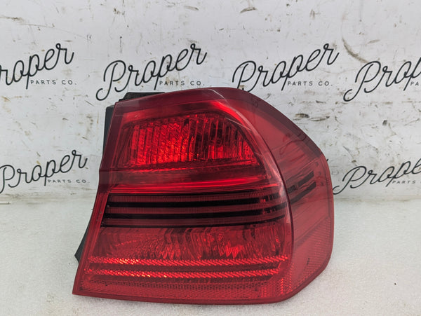 BMW E90 M3 335i 330i 328i 325i 323i Pre-LCI Right/Passenger Side Rear Outer Tail Light 7161956