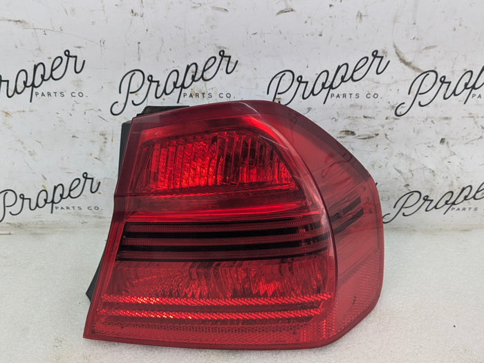 BMW E90 M3 335i 330i 328i 325i 323i Pre-LCI Right/Passenger Side Rear Outer Tail Light 7161956