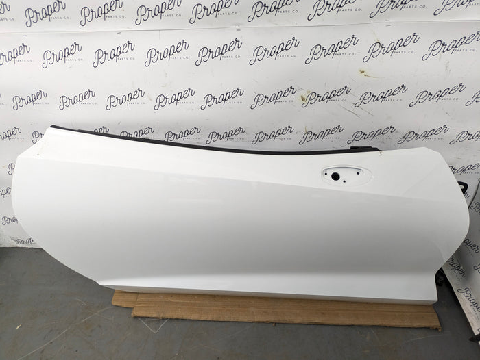 Chevrolet C7 Corvette Stingray Right/Passenger Side Door Arctic White (G8G) 23462076 *DAMAGED*