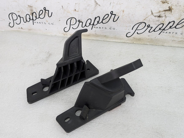 Chevrolet C7 Corvette Stingray Z51 Targa Top Roof Trunk Storage Hook Bracket Set Pair Left/Right 22770054/22770055