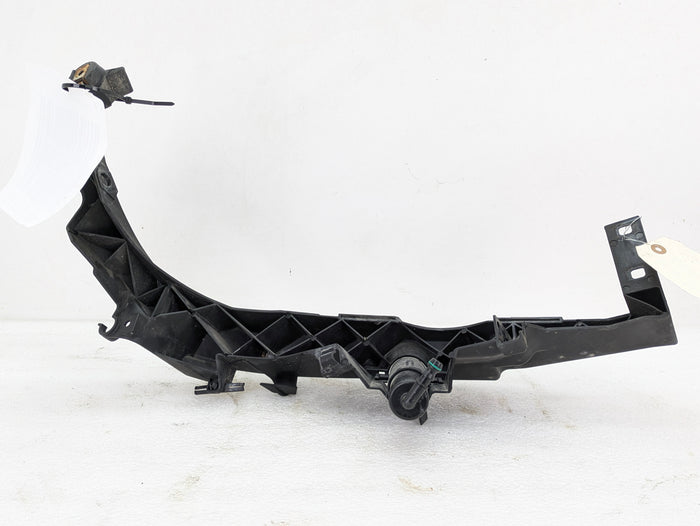 BMW E90 E91 335xi 328xi LCI Front Left Headlight Arm Bracket Mount 7138401